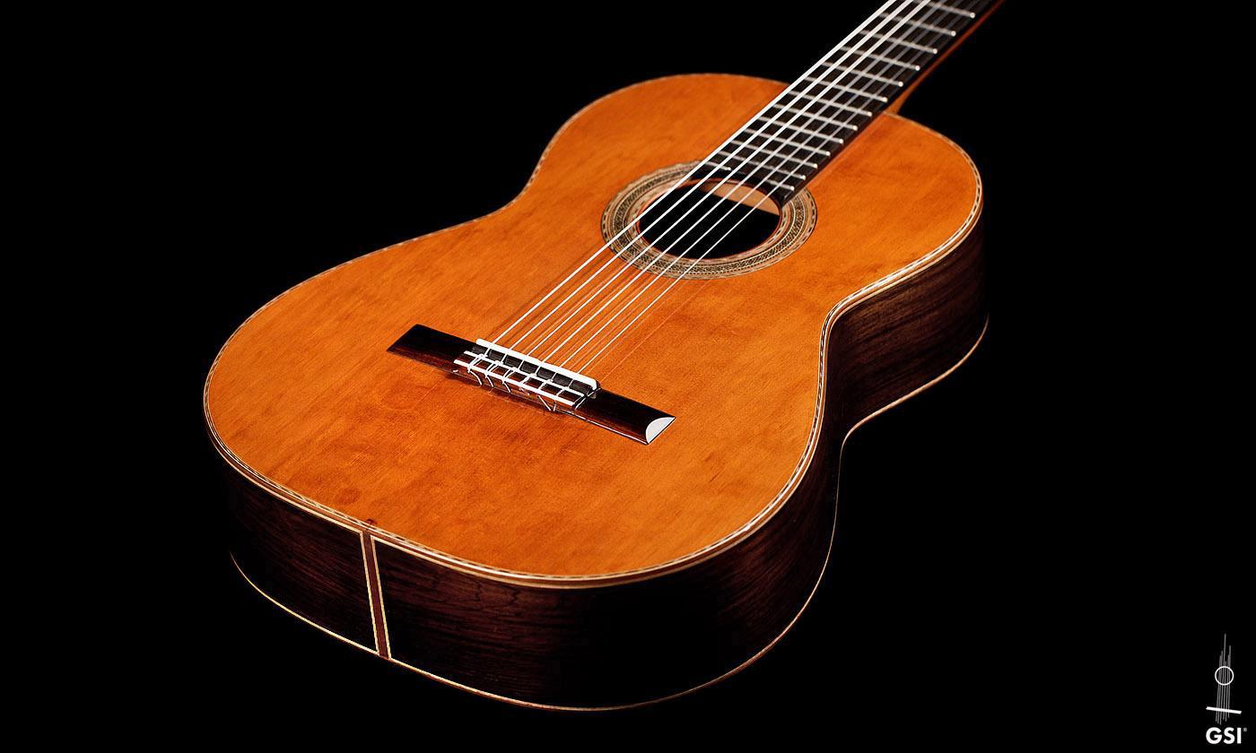 Guitarra con tapa de alerce